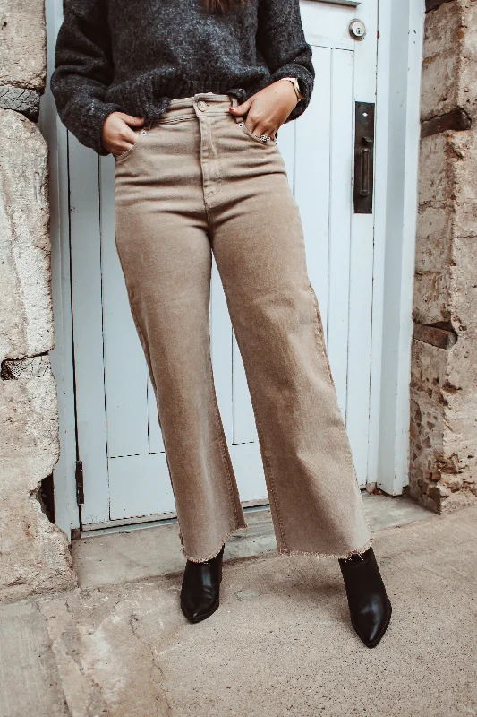 Nova Est. Straight Wide Leg Jean in Taupe